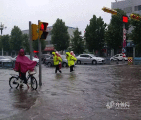趟水的图片,捕捉夏日清凉瞬间